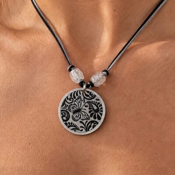 Collar grabado Butterflies